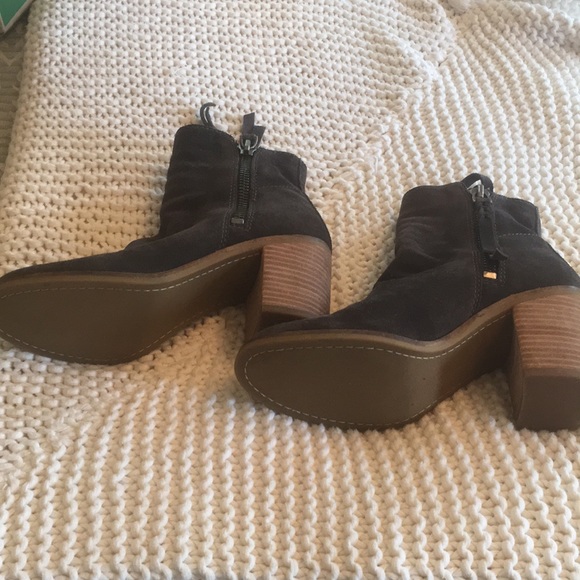 Dolce Vida grey shade booties - Picture 2 of 7